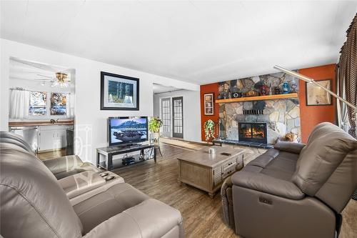 405 Creston Street, Kimberley, BC - Indoor Photo Showing Living Room With Fireplace