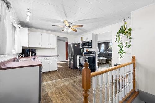 405 Creston Street, Kimberley, BC - Indoor Photo Showing Kitchen
