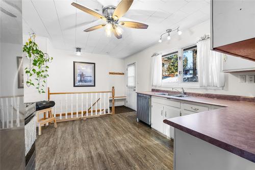 405 Creston Street, Kimberley, BC - Indoor Photo Showing Kitchen With Double Sink