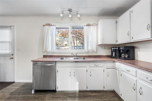 405 Creston Street, Kimberley, BC - Indoor Photo Showing Kitchen With Double Sink