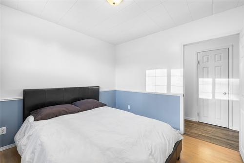 405 Creston Street, Kimberley, BC - Indoor Photo Showing Bedroom