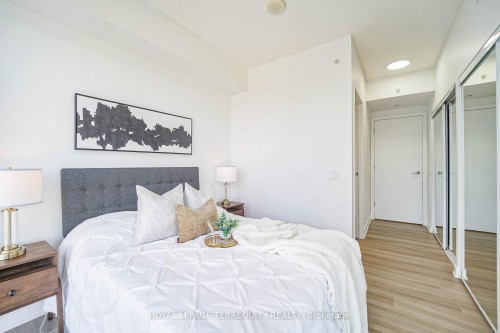 4007-2200 Lakeshore Boulevard W, Toronto, ON - Indoor Photo Showing Bedroom