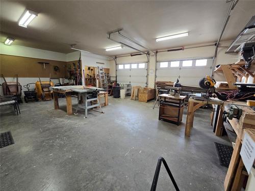 113-8000 Highland Road, Vernon, BC - Indoor Photo Showing Garage