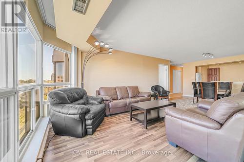 805 - 309 Major Mackenzie Drive E, Richmond Hill, ON - Indoor Photo Showing Living Room