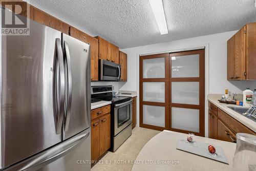 87 Tecumseth Pines Drive, New Tecumseth, ON - Indoor Photo Showing Kitchen