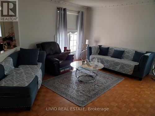 71 Fiddleneck Crescent, Brampton, ON - Indoor Photo Showing Living Room