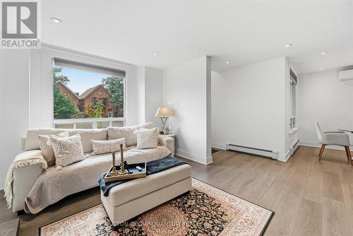 443 King William Street, Hamilton, ON - Indoor Photo Showing Living Room