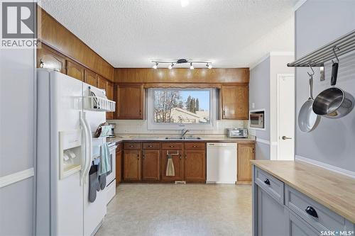 349 Waterloo Crescent, Saskatoon, SK - Indoor Photo Showing Kitchen With Double Sink