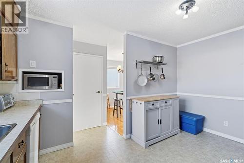 349 Waterloo Crescent, Saskatoon, SK - Indoor Photo Showing Kitchen