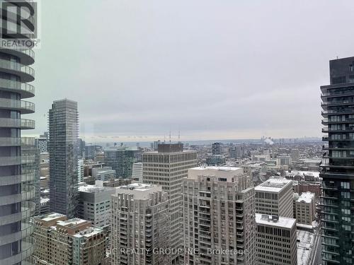 4216 - 8 Wellesley Street W, Toronto, ON - Outdoor