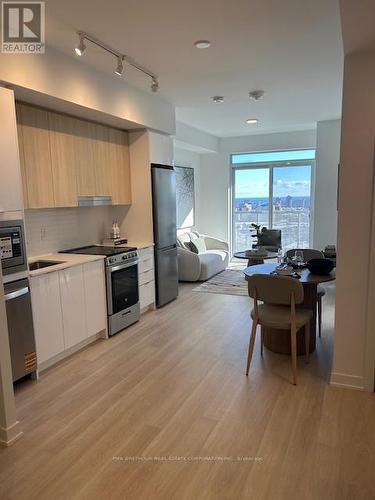1704 - 5105 Hurontario Street N, Mississauga, ON - Indoor Photo Showing Kitchen
