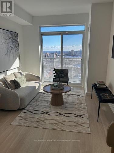 1704 - 5105 Hurontario Street N, Mississauga, ON - Indoor Photo Showing Living Room