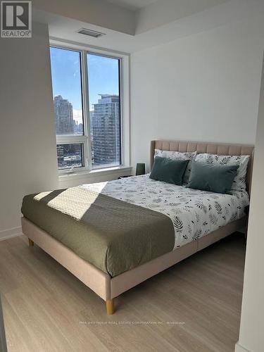 1704 - 5105 Hurontario Street N, Mississauga, ON - Indoor Photo Showing Bedroom
