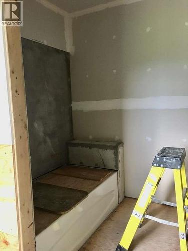 6904 Highway 6, Appledale, BC - Indoor