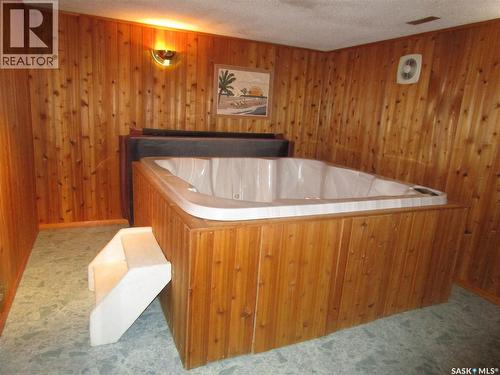 1003 1St Street W, Assiniboia, SK - Indoor