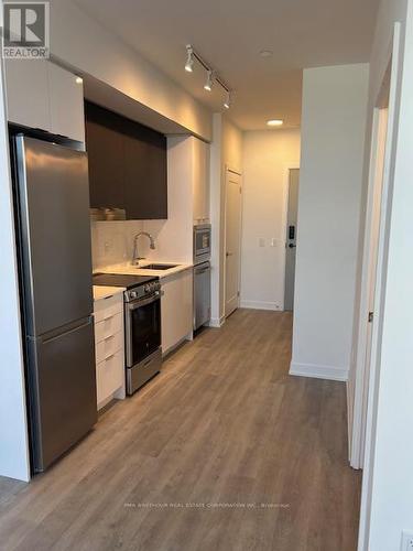 3309 - 5105 Hurontario Street N, Mississauga, ON - Indoor Photo Showing Kitchen
