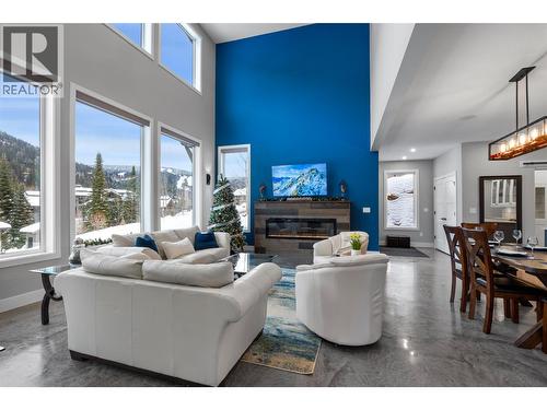 2533 Mountain View Drive, Sun Peaks, BC - Indoor Photo Showing Living Room