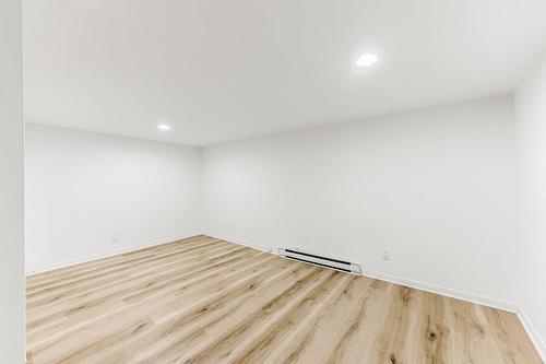 Office - 3335 Rue De Verdun, Montréal (Verdun/Île-Des-Soeurs), QC - Indoor Photo Showing Other Room