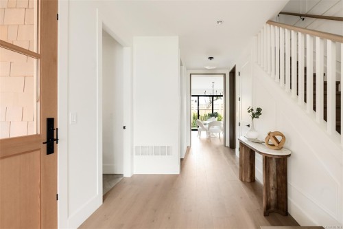 1039 Falkland Rd, Oak Bay, BC 