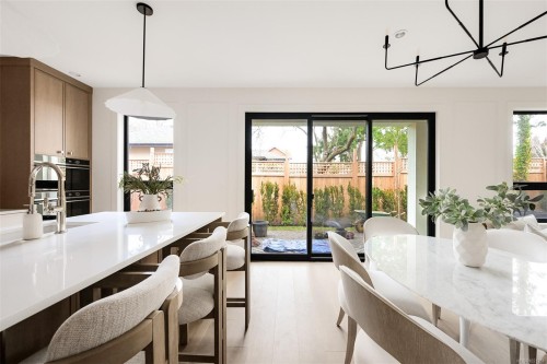 1039 Falkland Rd, Oak Bay, BC 