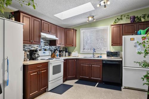 633 Barriere Lakes Road, Barriere, BC - Indoor Photo Showing Kitchen With Double Sink
