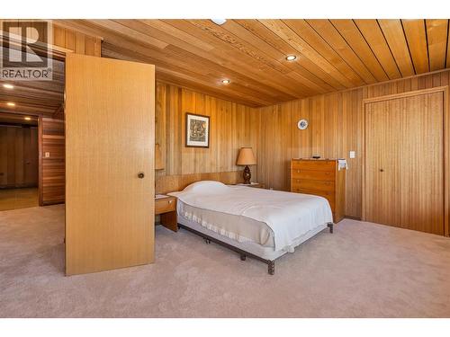 460 Crestview Drive, Coldstream, BC - Indoor Photo Showing Bedroom