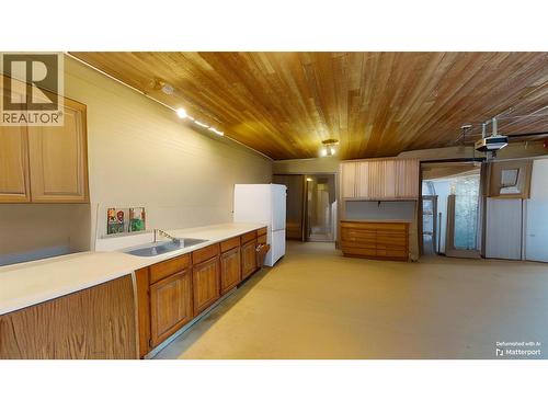 460 Crestview Drive, Coldstream, BC - Indoor Photo Showing Kitchen
