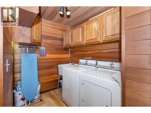 460 Crestview Drive, Coldstream, BC - Indoor Photo Showing Laundry Room