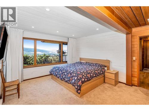 460 Crestview Drive, Coldstream, BC - Indoor Photo Showing Bedroom