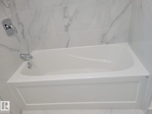 15112 72 St Nw, Edmonton, AB - Indoor Photo Showing Bathroom