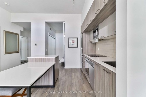 112-4800 Highway 7 Highway, Vaughan, ON - Indoor Photo Showing Kitchen