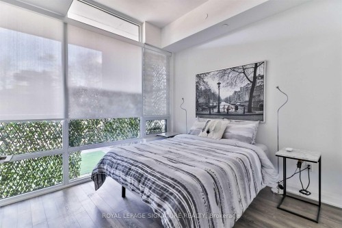 112-4800 Highway 7 Highway, Vaughan, ON - Indoor Photo Showing Bedroom