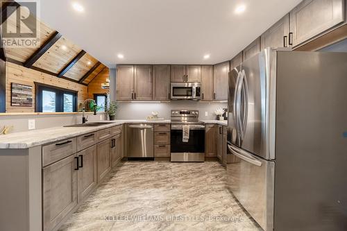36007 Gore Road, South Huron (Stephen), ON - Indoor Photo Showing Kitchen With Upgraded Kitchen