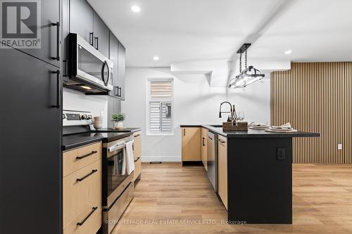 8 Whitfield Avenue, Hamilton, ON - Indoor Photo Showing Kitchen