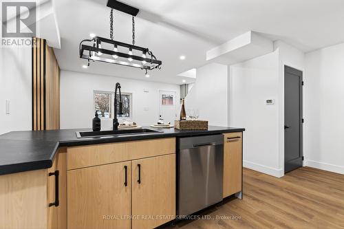 8 Whitfield Avenue, Hamilton, ON - Indoor Photo Showing Kitchen