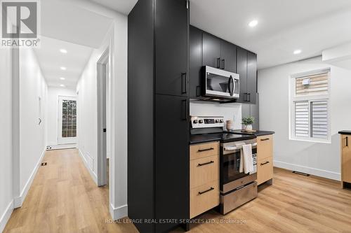 8 Whitfield Avenue, Hamilton, ON - Indoor Photo Showing Kitchen
