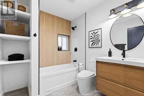 8 Whitfield Avenue, Hamilton, ON - Indoor Photo Showing Bathroom