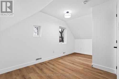 8 Whitfield Avenue, Hamilton, ON - Indoor Photo Showing Other Room