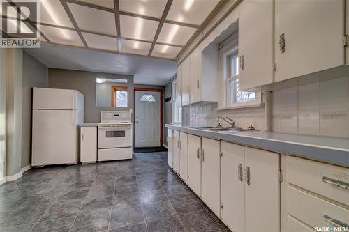 2627 Atkinson Street, Regina, SK - Indoor Photo Showing Kitchen