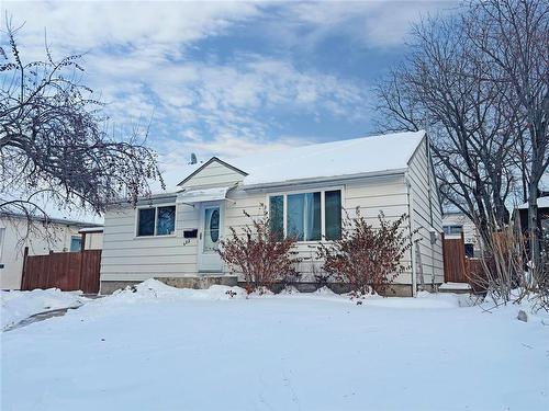 425 Dennis Street  Brandon, MB R7A 5E5