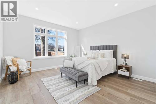 219 Essex Street, Sarnia, ON - Indoor Photo Showing Bedroom