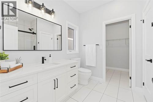 219 Essex Street, Sarnia, ON - Indoor Photo Showing Bathroom