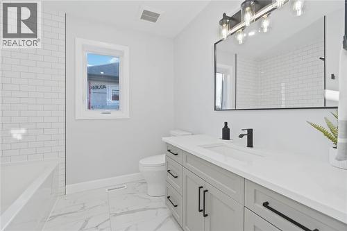 219 Essex Street, Sarnia, ON - Indoor Photo Showing Bathroom