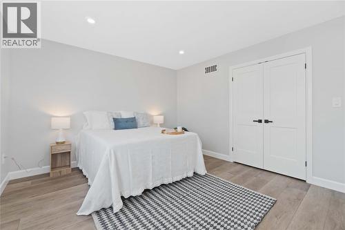 219 Essex Street, Sarnia, ON - Indoor Photo Showing Bedroom
