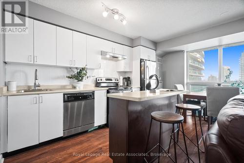 1601 - 155 Legion Road N, Toronto, ON - Indoor Photo Showing Kitchen
