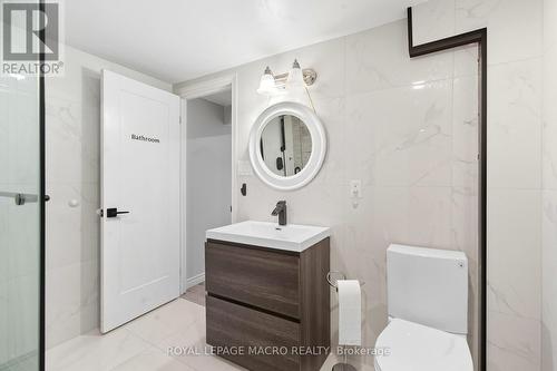 17 Carmen Avenue, Hamilton, ON - Indoor Photo Showing Bathroom