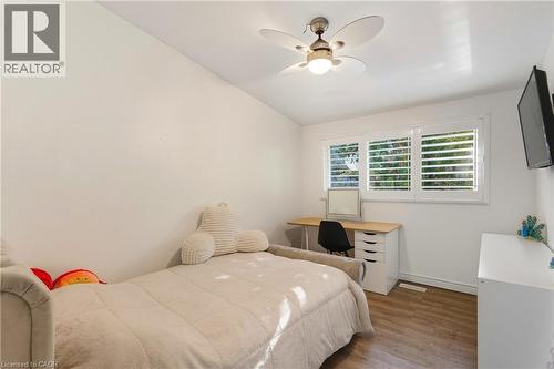 17 Carmen Avenue, Hamilton, ON - Indoor Photo Showing Bedroom