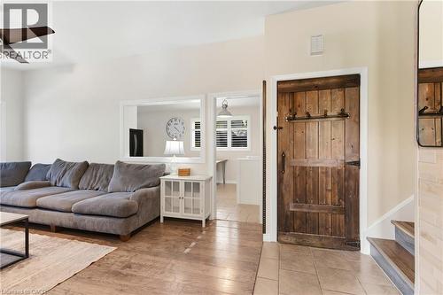 17 Carmen Avenue, Hamilton, ON - Indoor Photo Showing Living Room