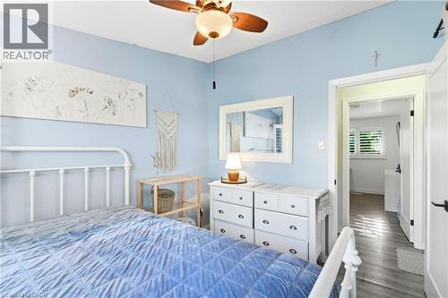 17 Carmen Avenue, Hamilton, ON - Indoor Photo Showing Bedroom
