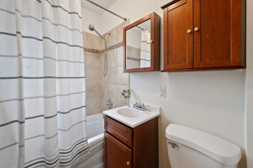 Salle de bains - 2558 Rue De Cadillac, Montréal (Mercier/Hochelaga-Maisonneuve), QC - Indoor Photo Showing Bathroom